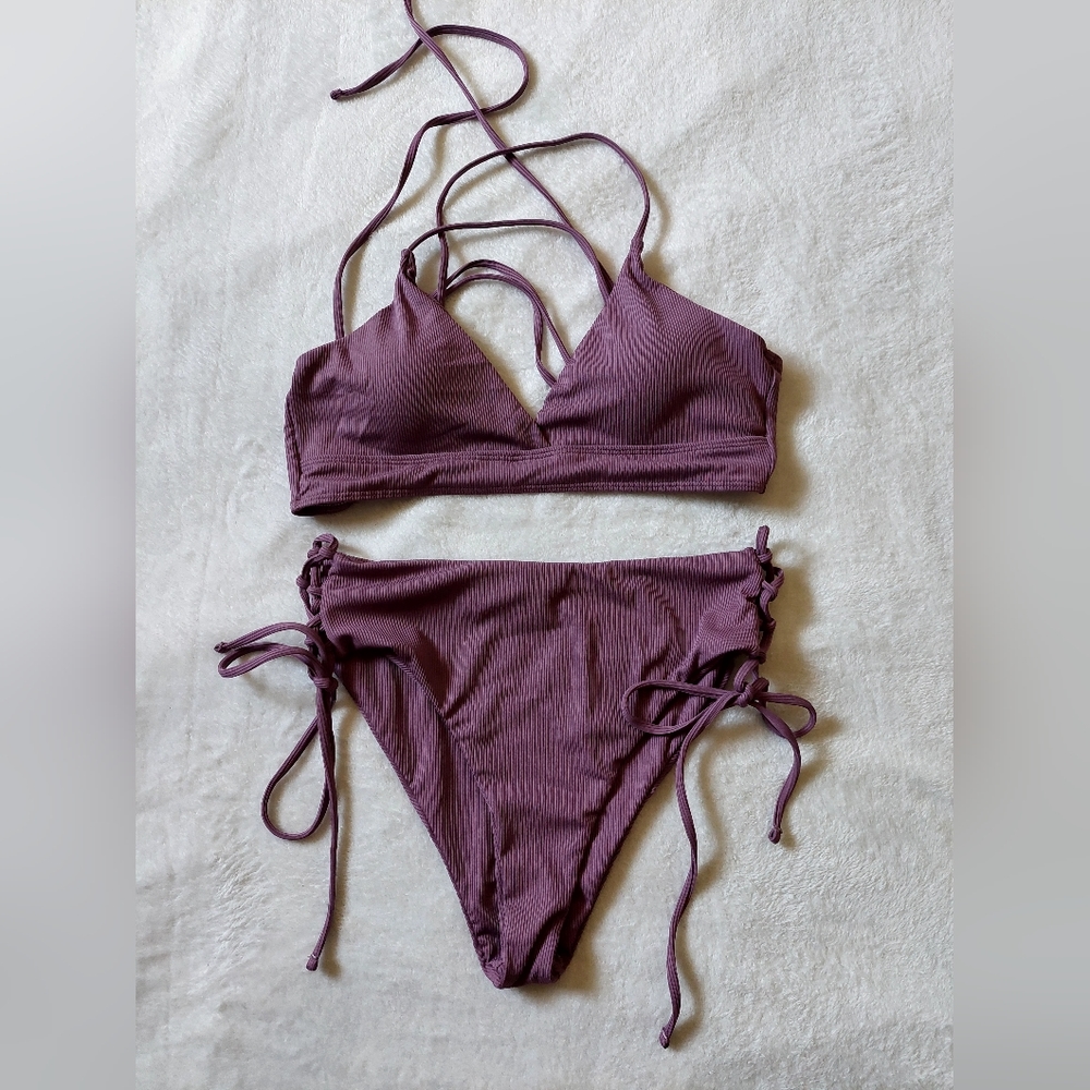 Bikini - Picture 3 of 4
